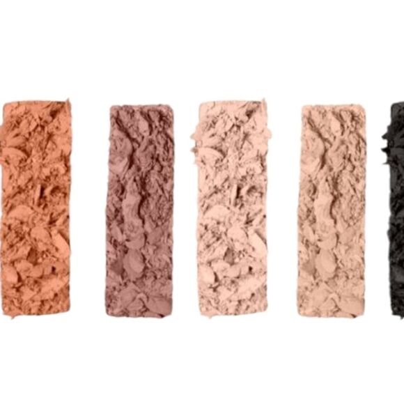 Charlotte Tilbury Black and Brown Eyeshadow Palette - Picture 4 of 4